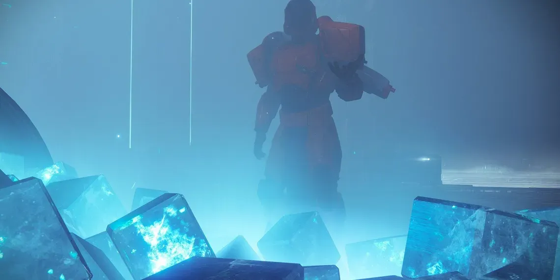 Destiny 2 Charakter der Klasse Titan steht hinter einem Berg von Glimmer.