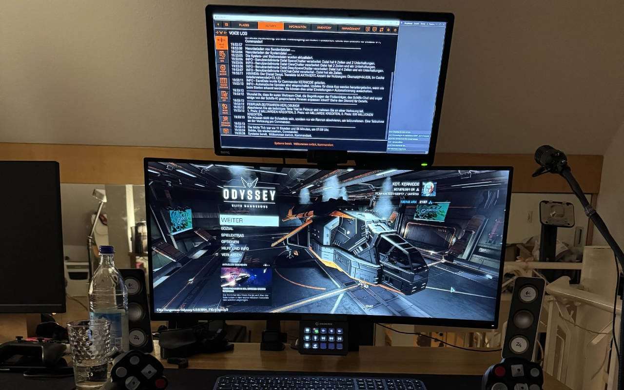 Mein großer Schreibtisch und… wir